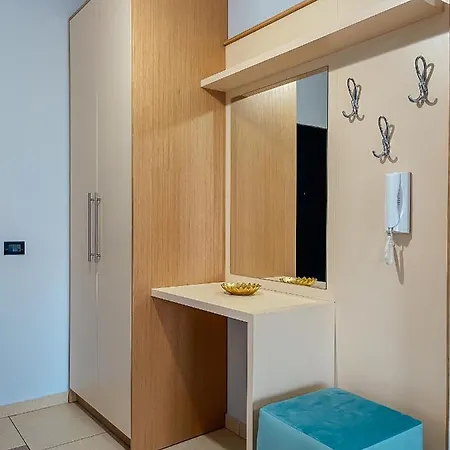 Rooftop Apartment *